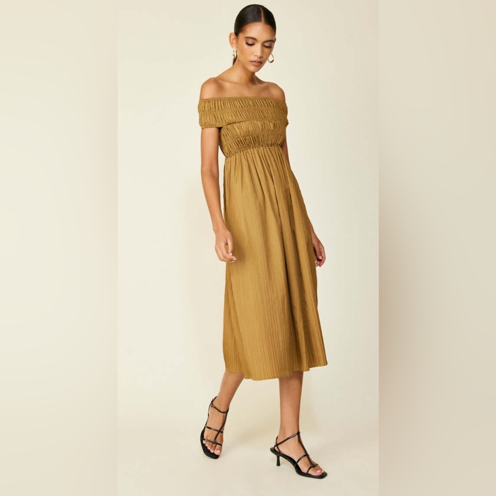 Line & Dot
Women’s Chapman Smocked Off-The-Shoulder Midi-Dress Size X-Small NWT